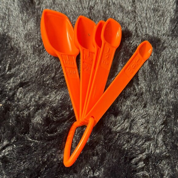 Tupperware Orange Plastic Measuring Spoons Set Of 5 With 1/8 To 1 Tsp - Picture 1 of 6